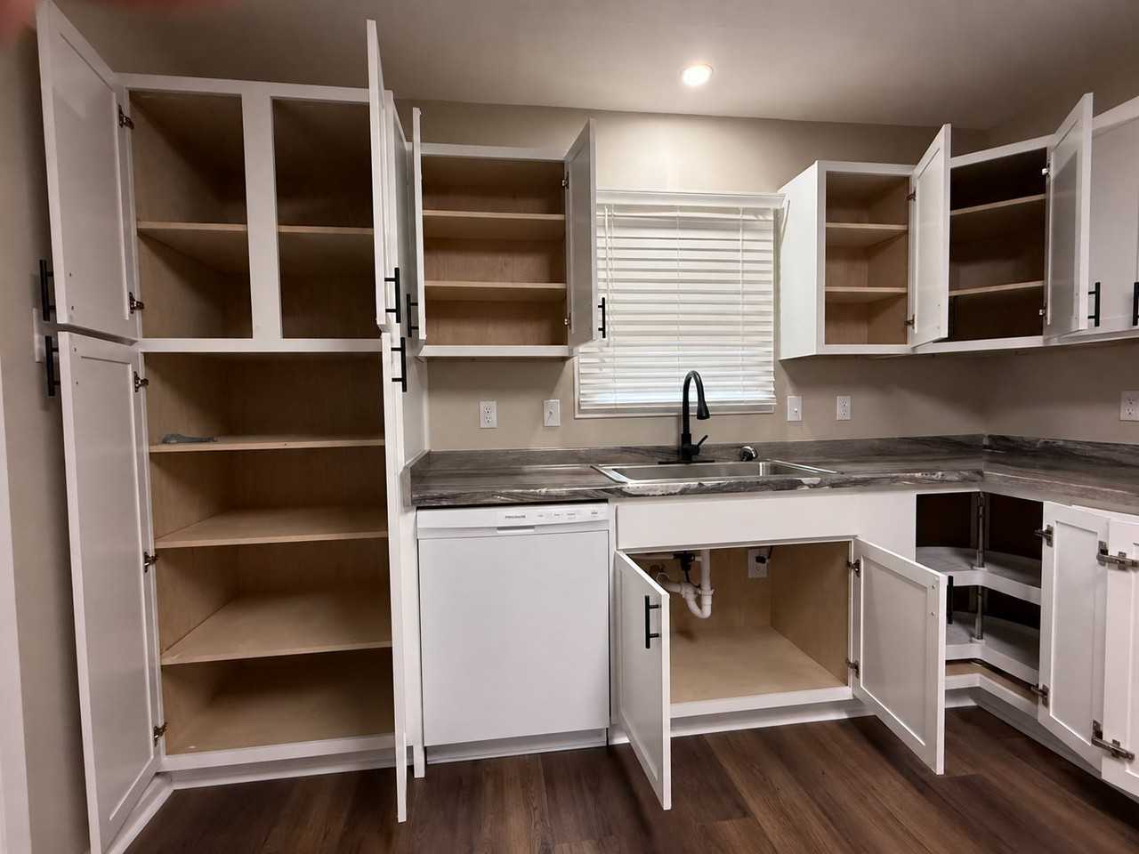2104 Clay St - Photo 6 of 20
