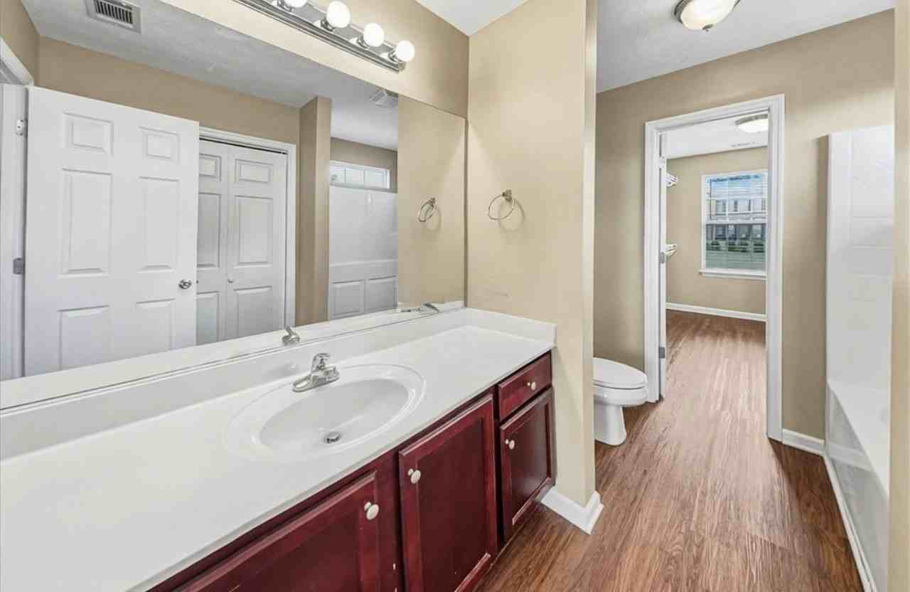102 Porter Ct - Photo 7 of 9