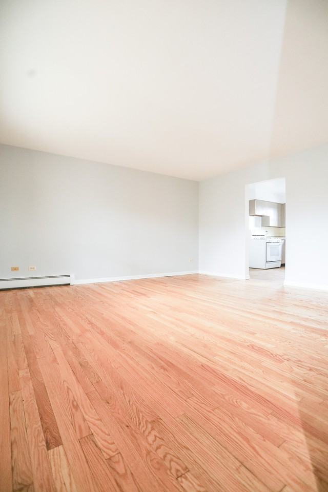 2550 W Catalpa Ave #4 - Photo 2 of 11