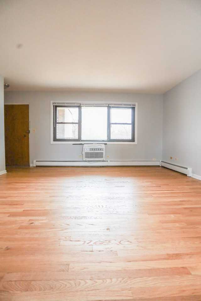 2550 W Catalpa Ave #4 - Photo 3 of 11