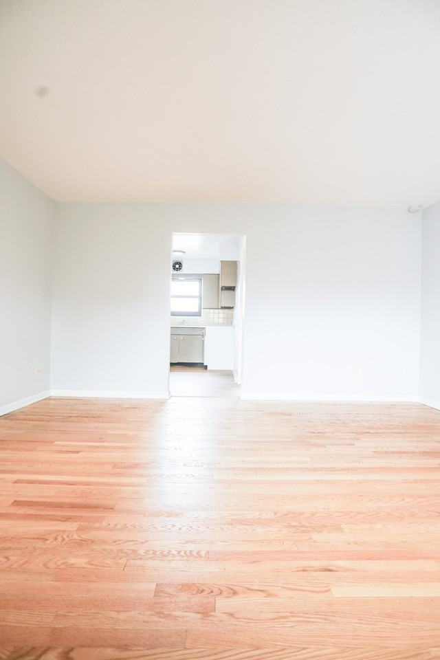 2550 W Catalpa Ave #4 - Photo 4 of 11