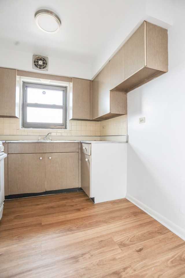 2550 W Catalpa Ave #4 - Photo 5 of 11