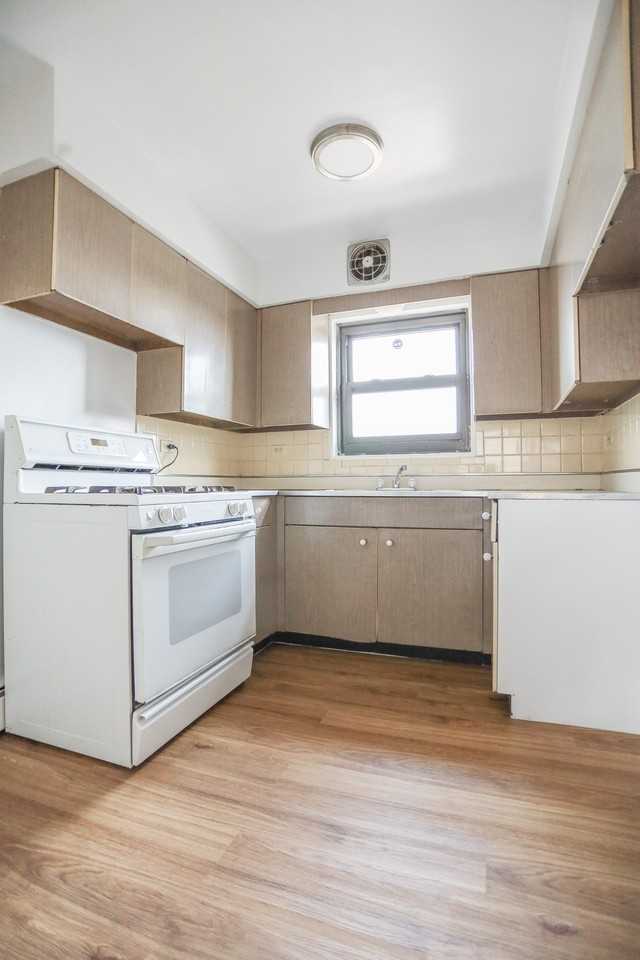 2550 W Catalpa Ave #4 - Photo 6 of 11