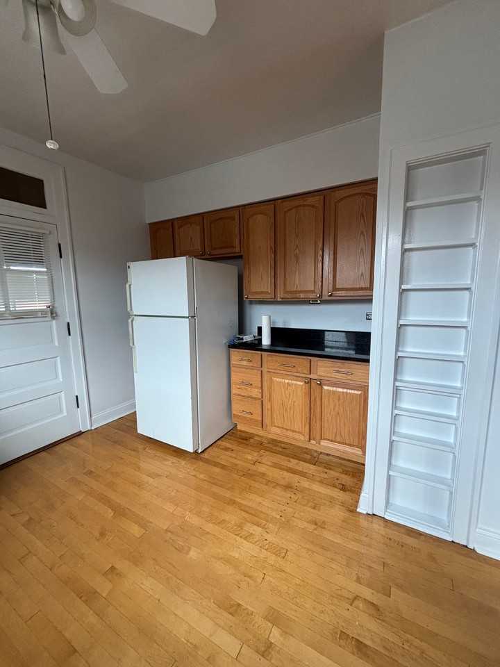 5536 W Cornelia Ave #2 - Photo 3 of 10