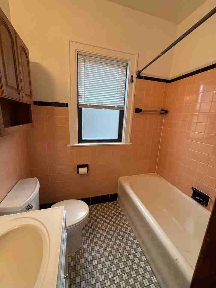 5536 W Cornelia Ave #2 - Photo 7 of 10