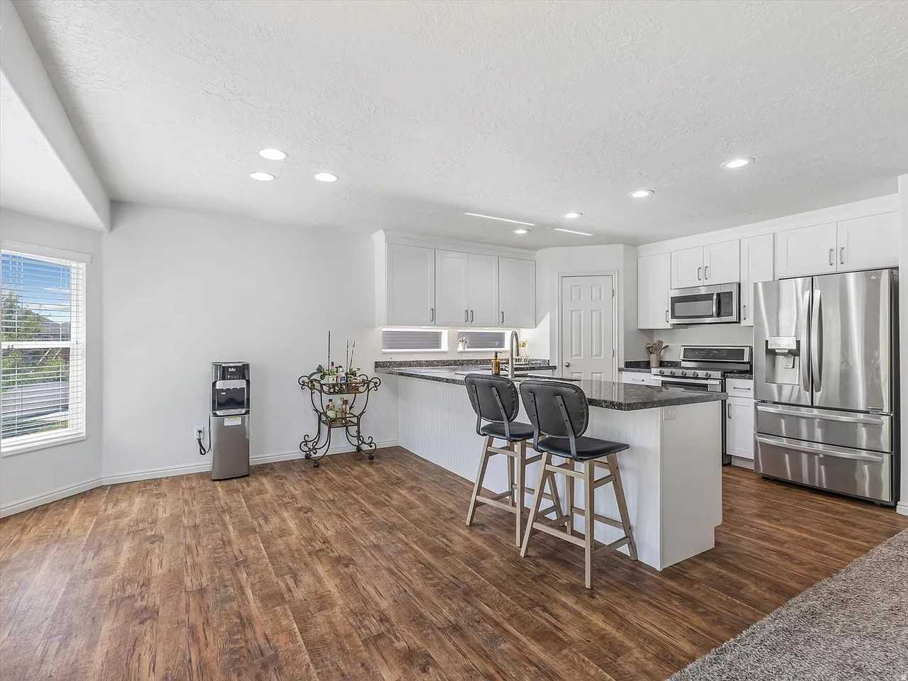 991 Oldham Dr - Photo 4 of 20