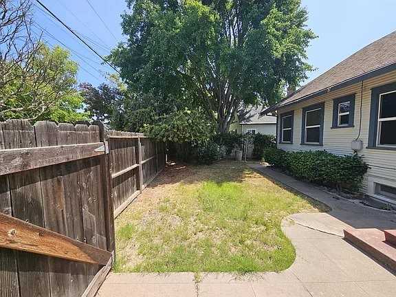 1502 W Walnut St - Photo 3 of 12