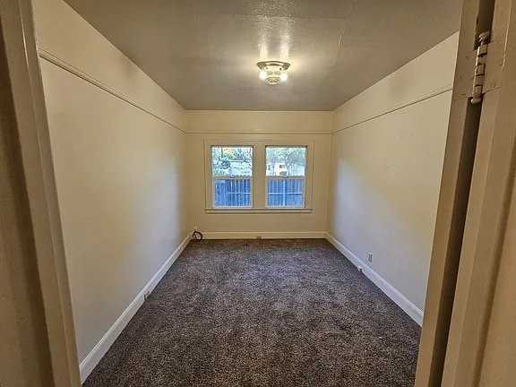 1502 W Walnut St - Photo 5 of 12