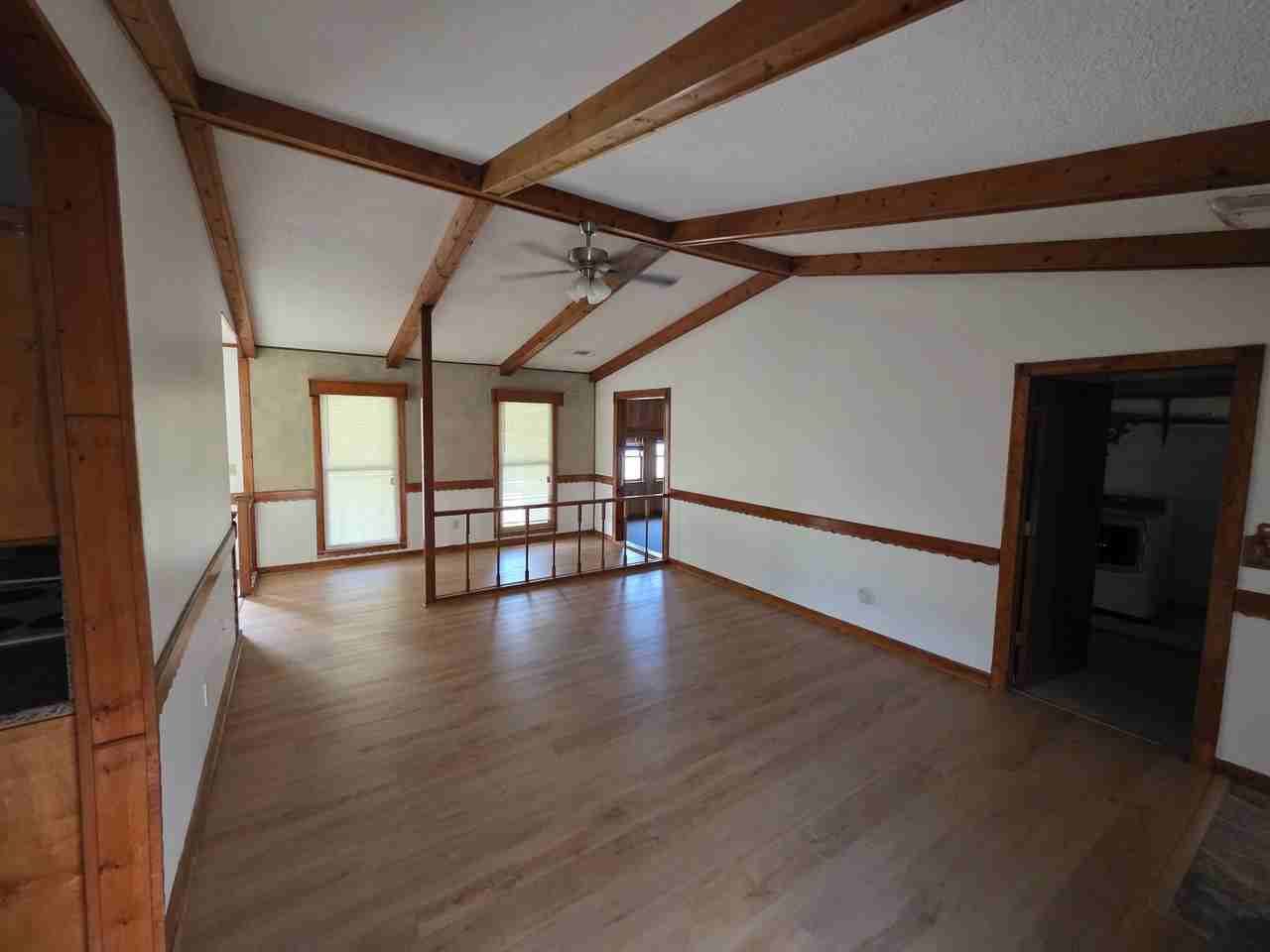 209 Arrowhead Dr - Photo 3 of 13