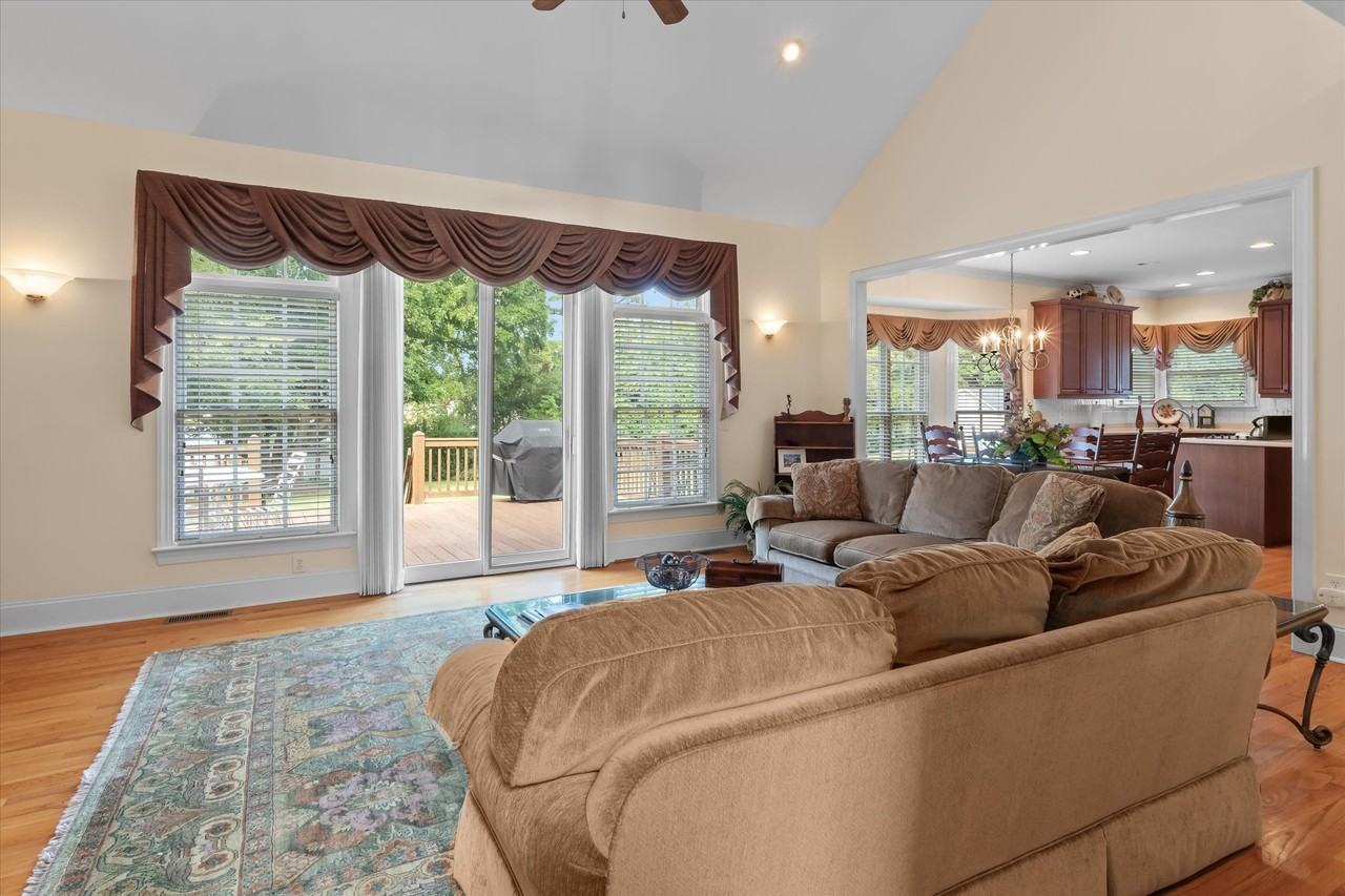 18319 John Connor Rd - Photo 4 of 20