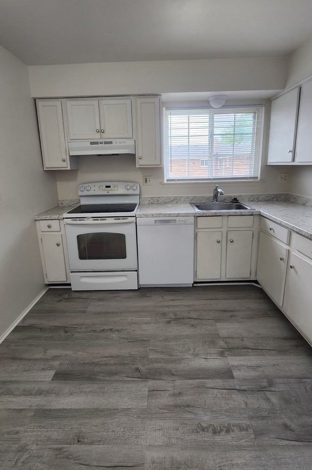 25341 Shiawassee Cir #201 - Photo 3 of 19