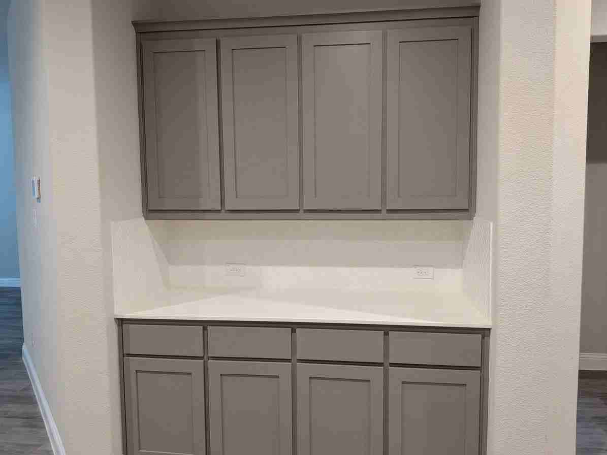 1042 Almond St - Photo 4 of 12