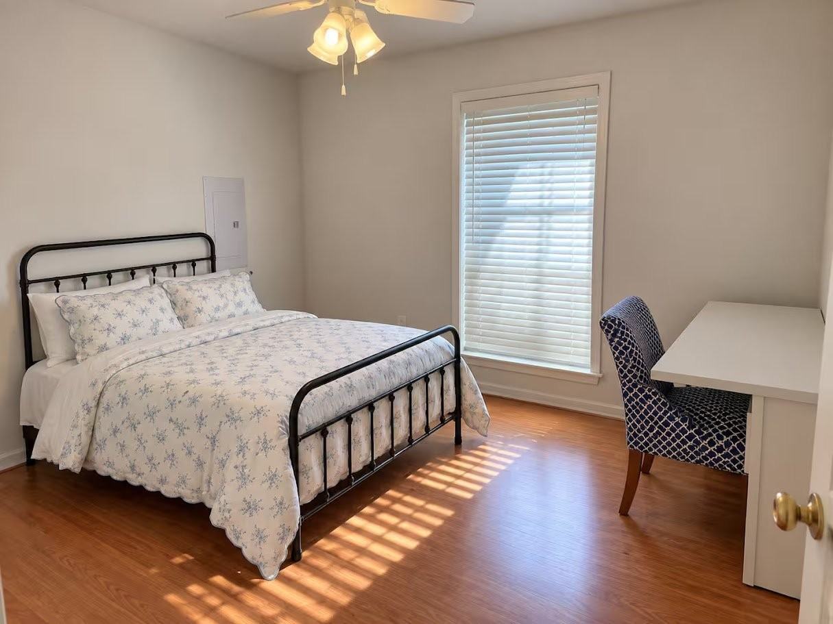 2107 Oakmont St - Photo 7 of 9