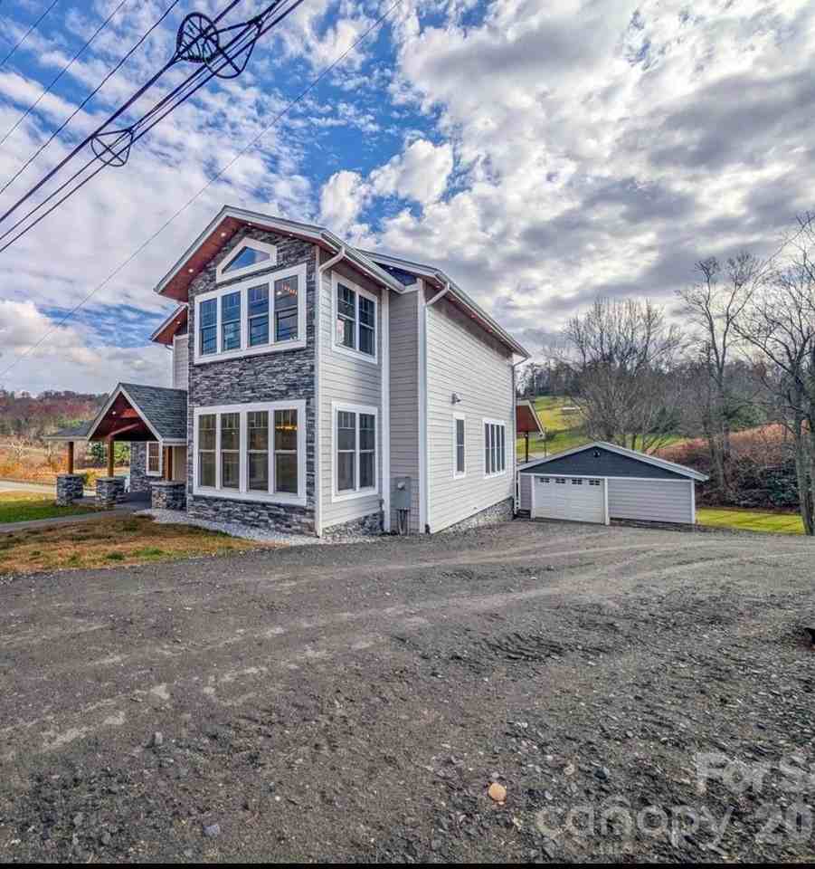 7854 19E Burnsville Nc - Photo 3 of 20