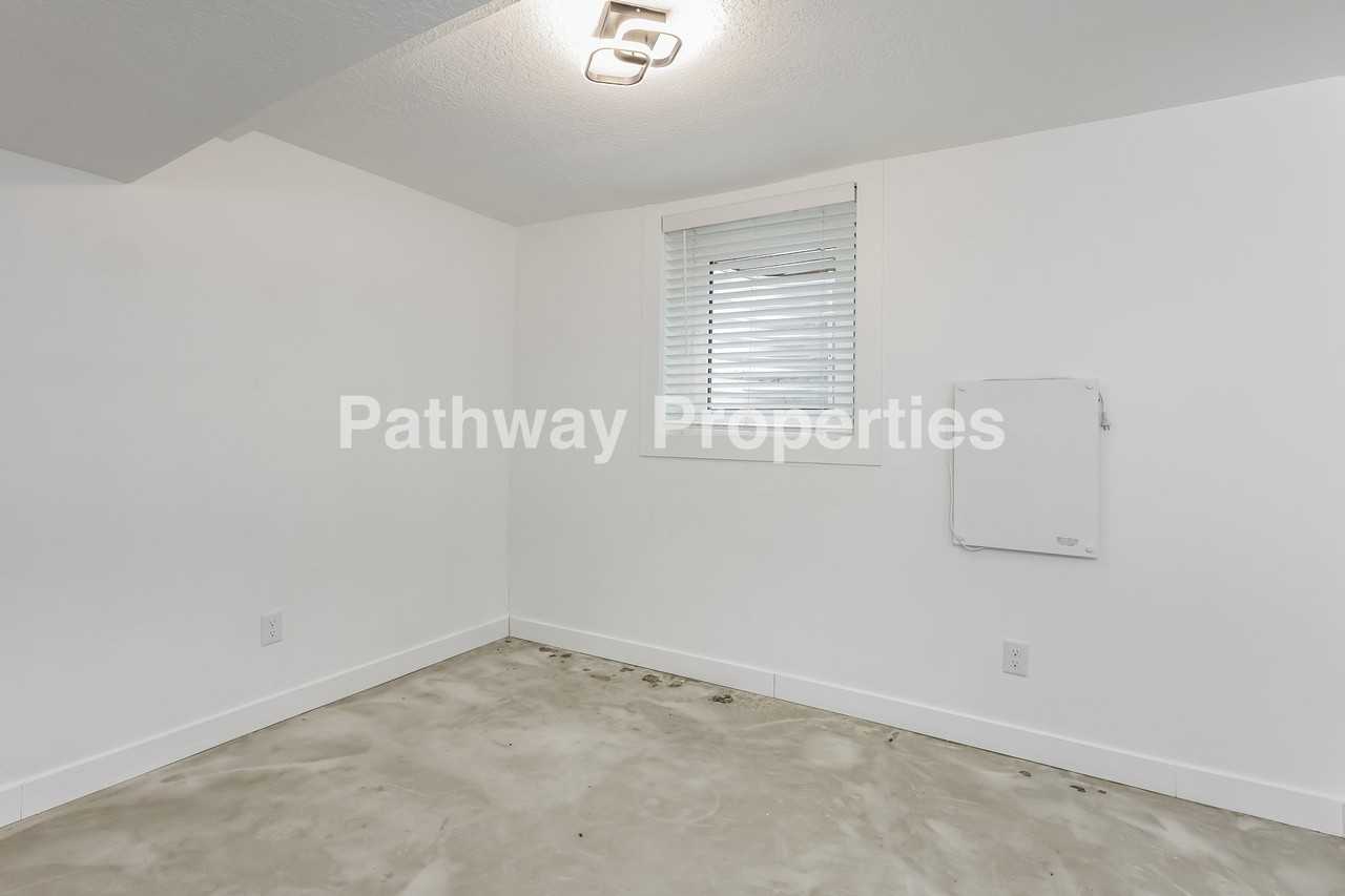 1330 S St - Photo 4 of 10