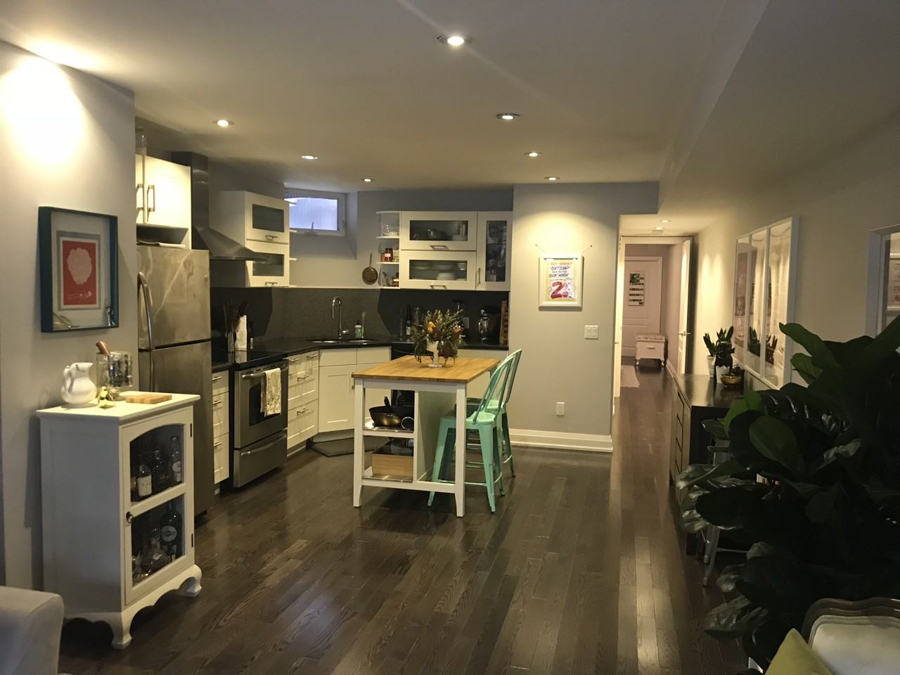 487 Markham St - Photo 4 of 8