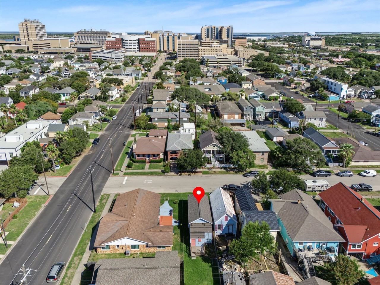 723 Sealy St - Photo 4 of 16