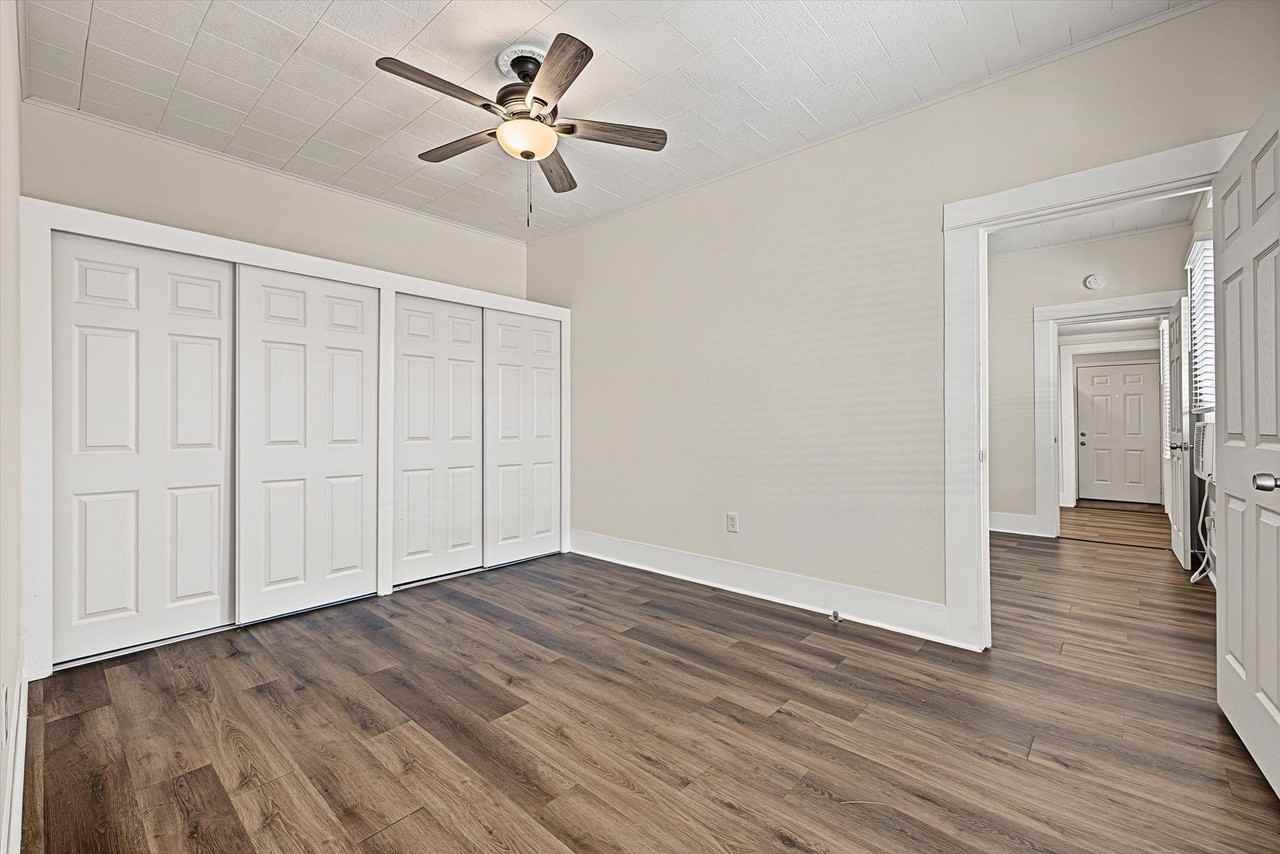 723 Sealy St - Photo 7 of 16