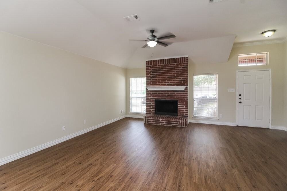 412 Round Rock Rd - Photo 5 of 16