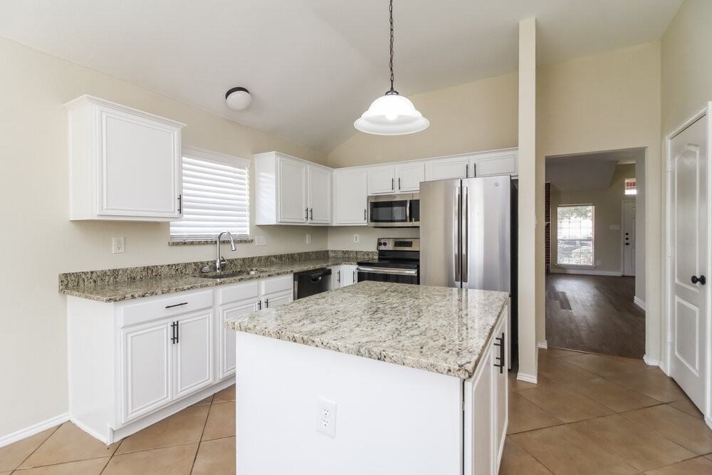 412 Round Rock Rd - Photo 6 of 16