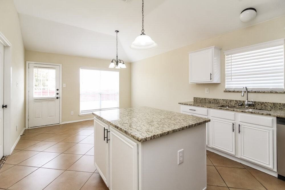 412 Round Rock Rd - Photo 7 of 16