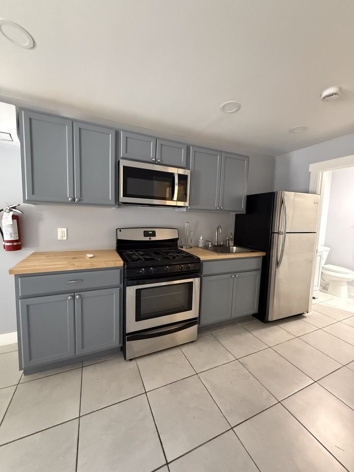 1714 Jasmine Ave #2 - Photo 4 of 11