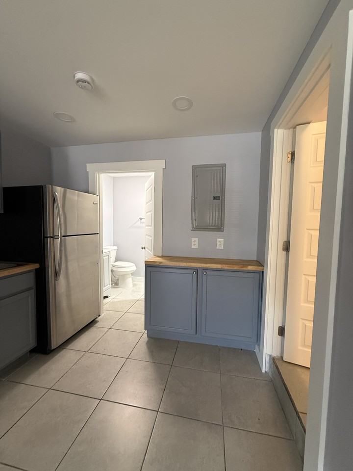 1714 Jasmine Ave #2 - Photo 6 of 11