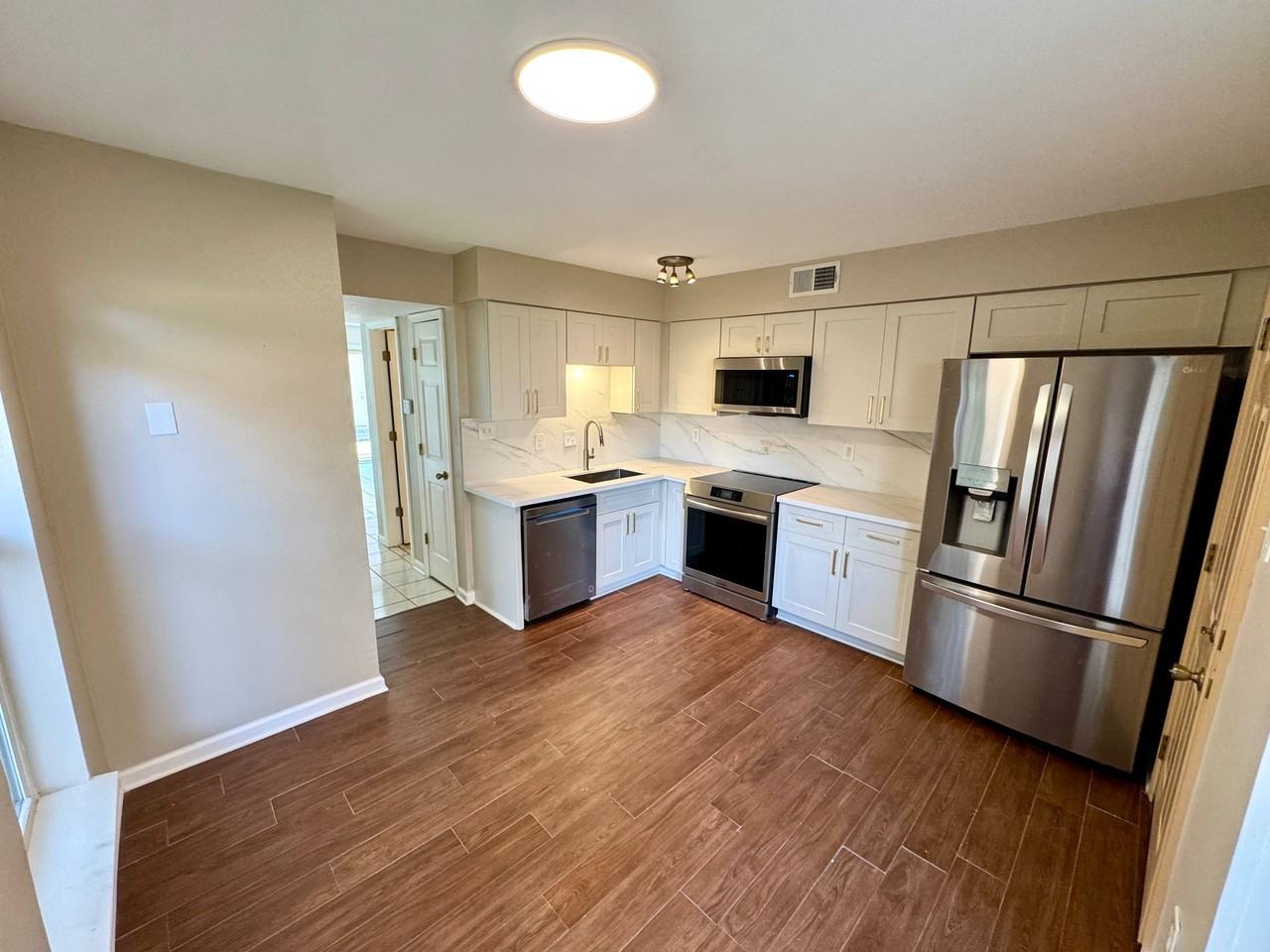 3005 9th St #D - Photo 3 of 11