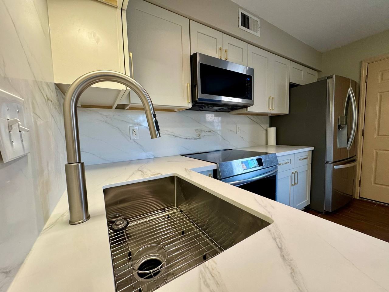 3005 9th St #D - Photo 6 of 11