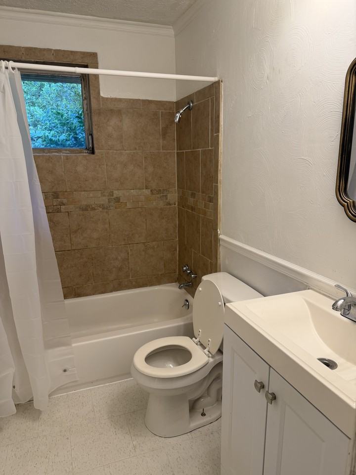 1216 Dugas St #NA - Photo 5 of 6