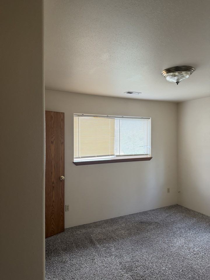 2292 Riviera Ct #NA - Photo 6 of 8
