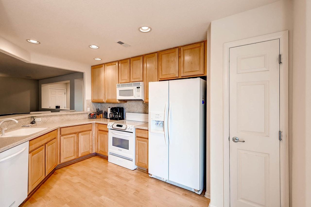 6079 Raleigh Cir - Photo 5 of 16