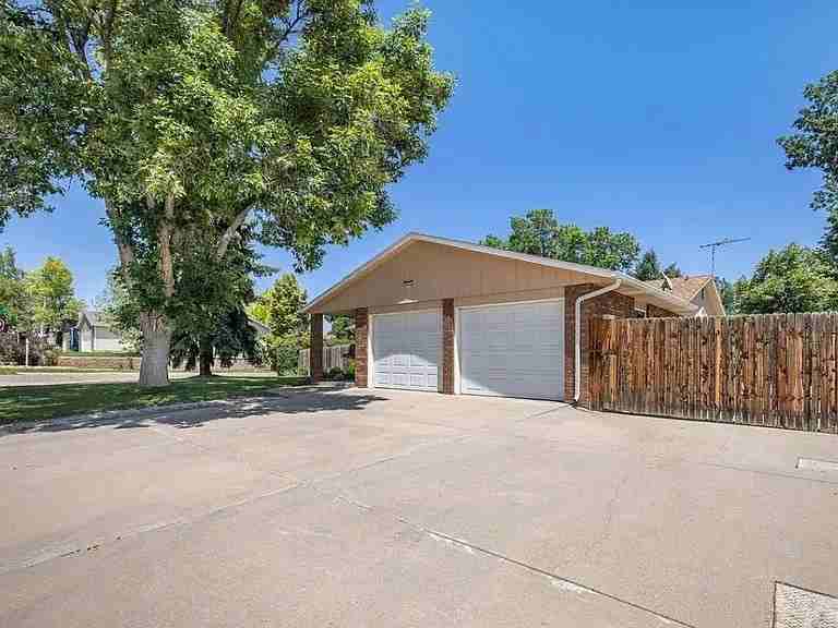 1506 Oak Dr #NA - Photo 3 of 18