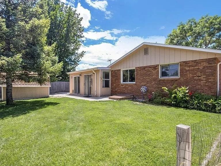 1506 Oak Dr #NA - Photo 4 of 18
