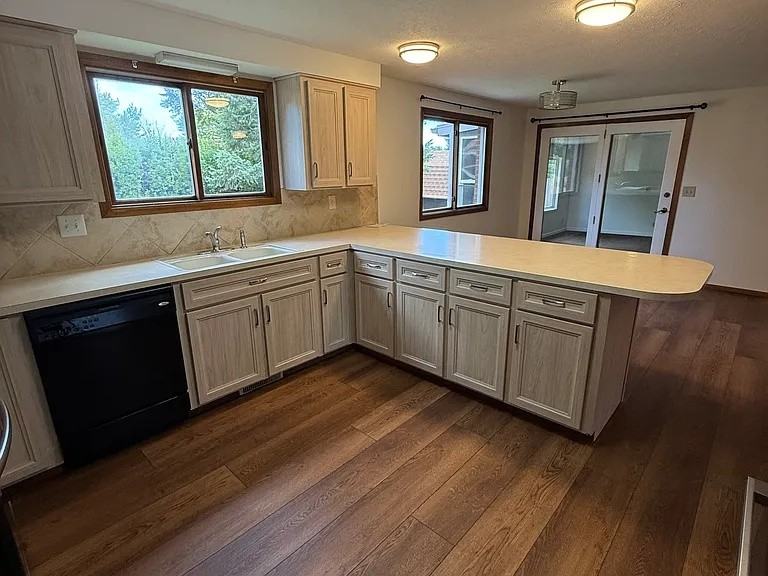1506 Oak Dr #NA - Photo 6 of 18