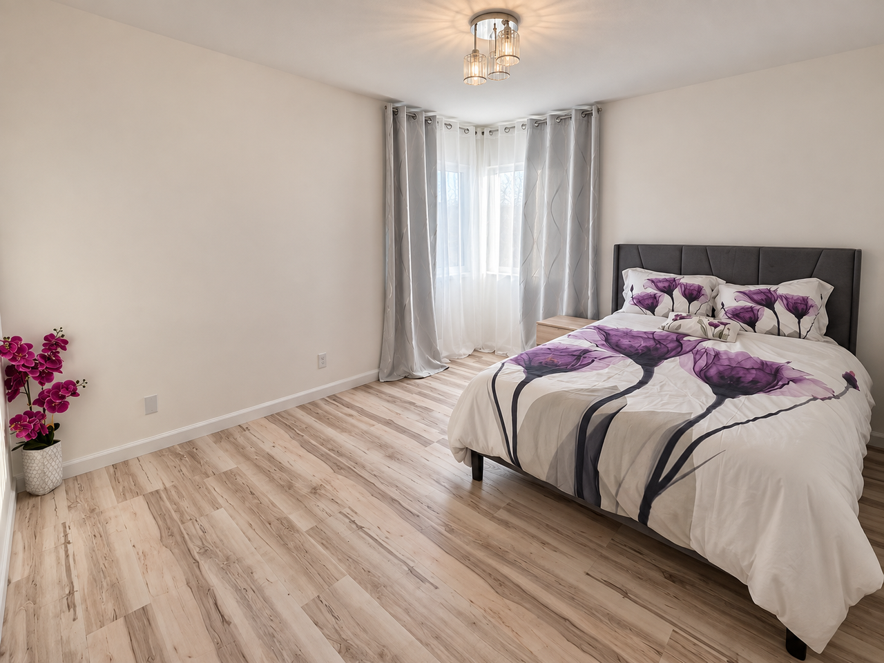 1178 N Kenmore Ave #3 - Photo 3 of 10