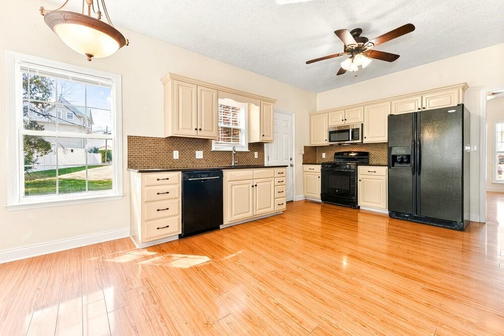 3011 Overhill Ct - Photo 7 of 17