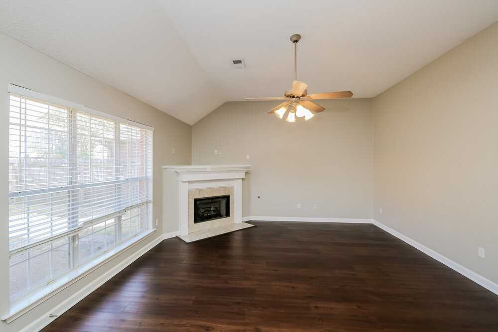 10842 Colton Dr - Photo 4 of 17