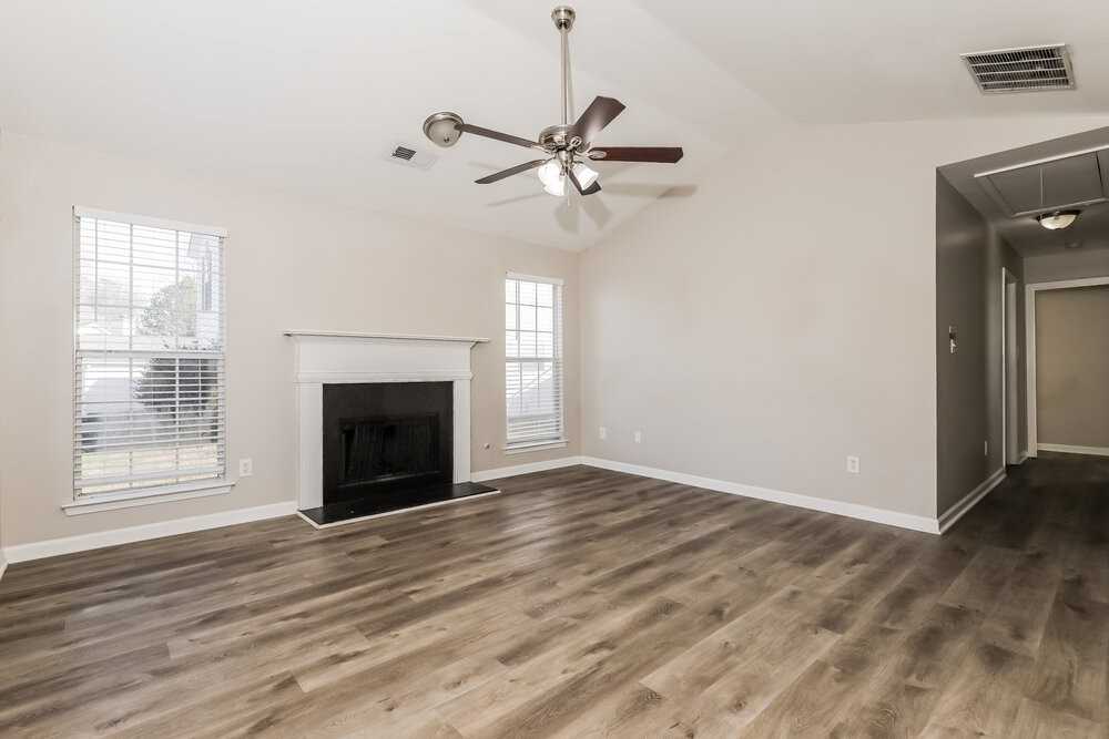 5687 Eagles Feather Ln - Photo 4 of 16