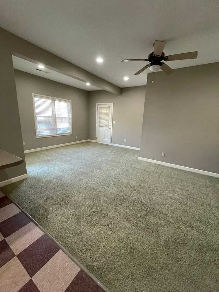 2100 Cherry Hill Dr. - Photo 4 of 28