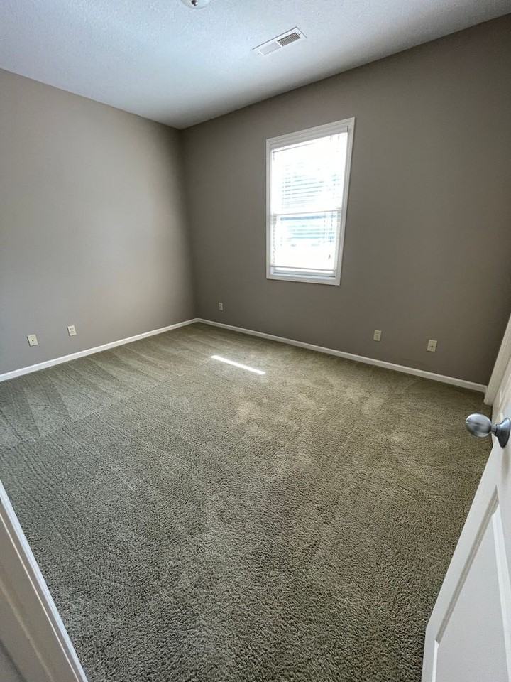 2100 Cherry Hill Dr. - Photo 7 of 28