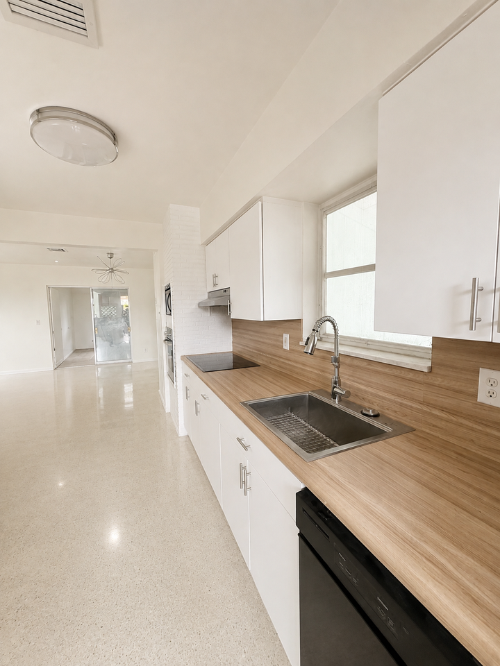 305 Sw 8th St #NA - Photo 5 of 12