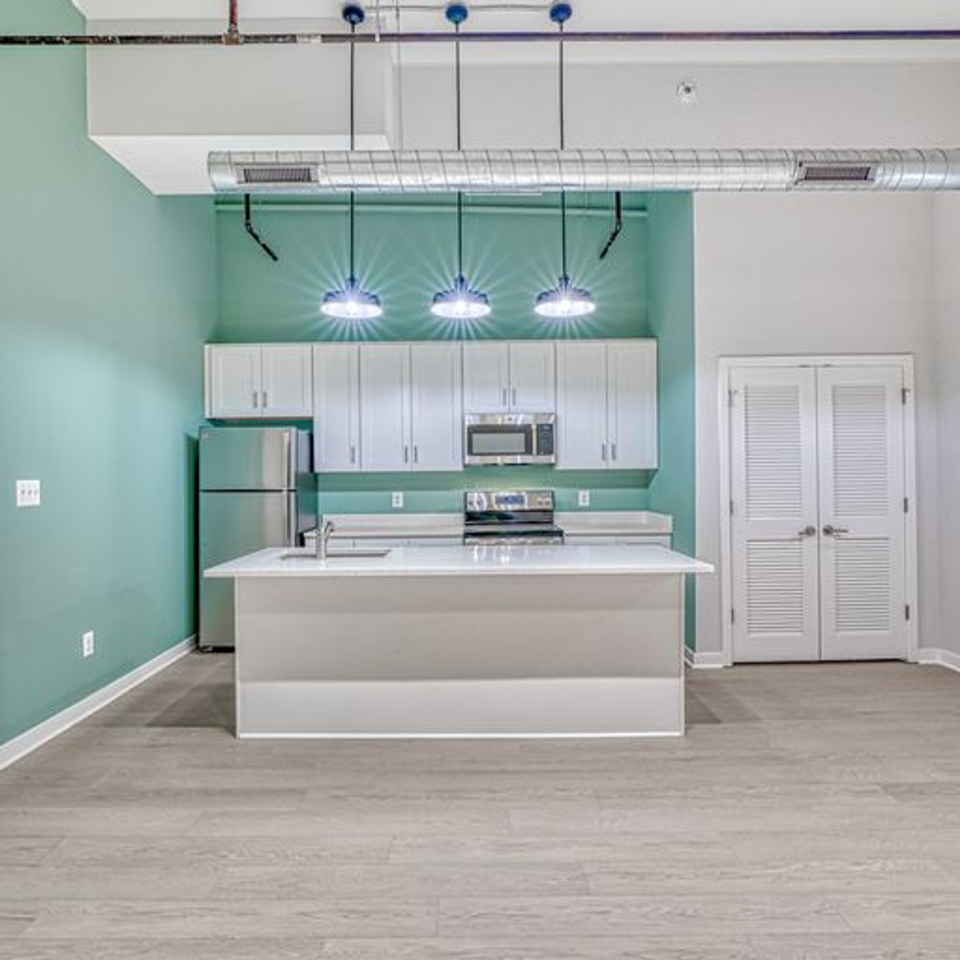 923 S East Avenue - Photo 3 of 8