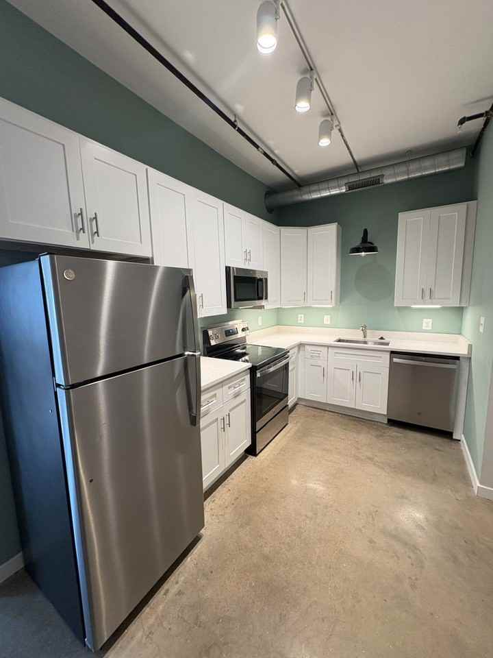923 S East Avenue - Photo 5 of 8