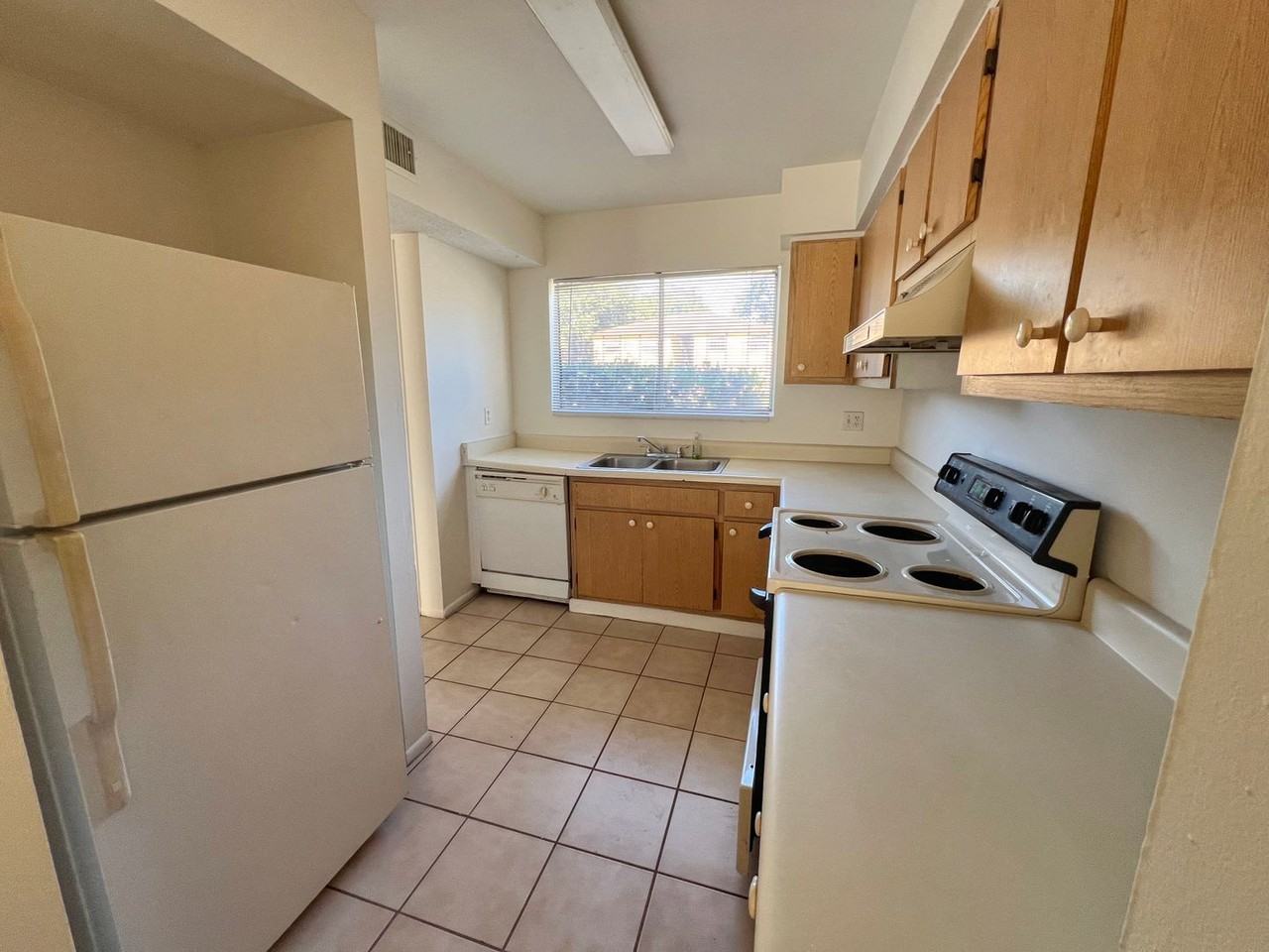12118 Napiers Cir - Photo 3 of 14