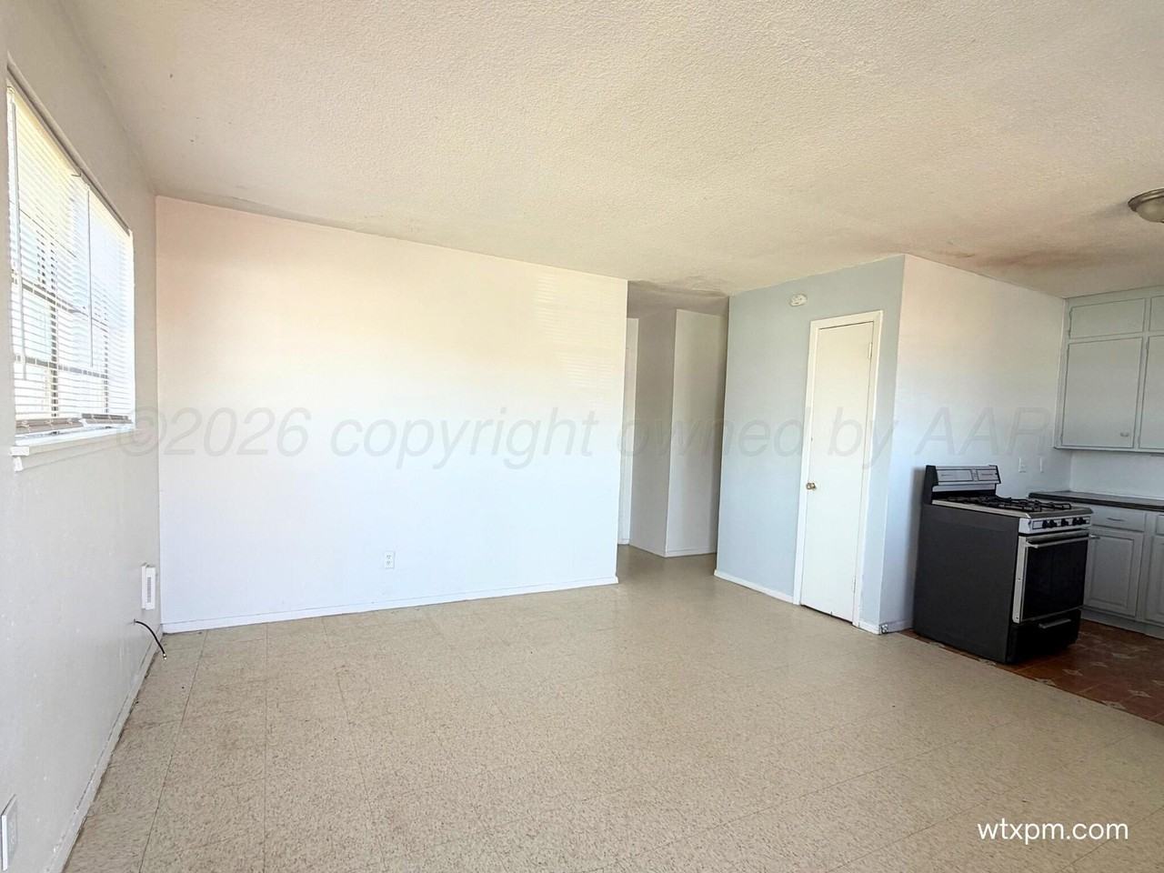 6514 Ne 12th Ave - Photo 2 of 9