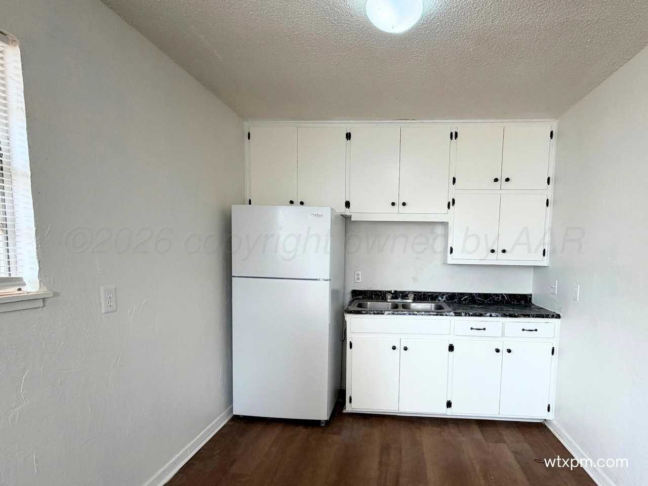 6514 Ne 12th Ave - Photo 3 of 9