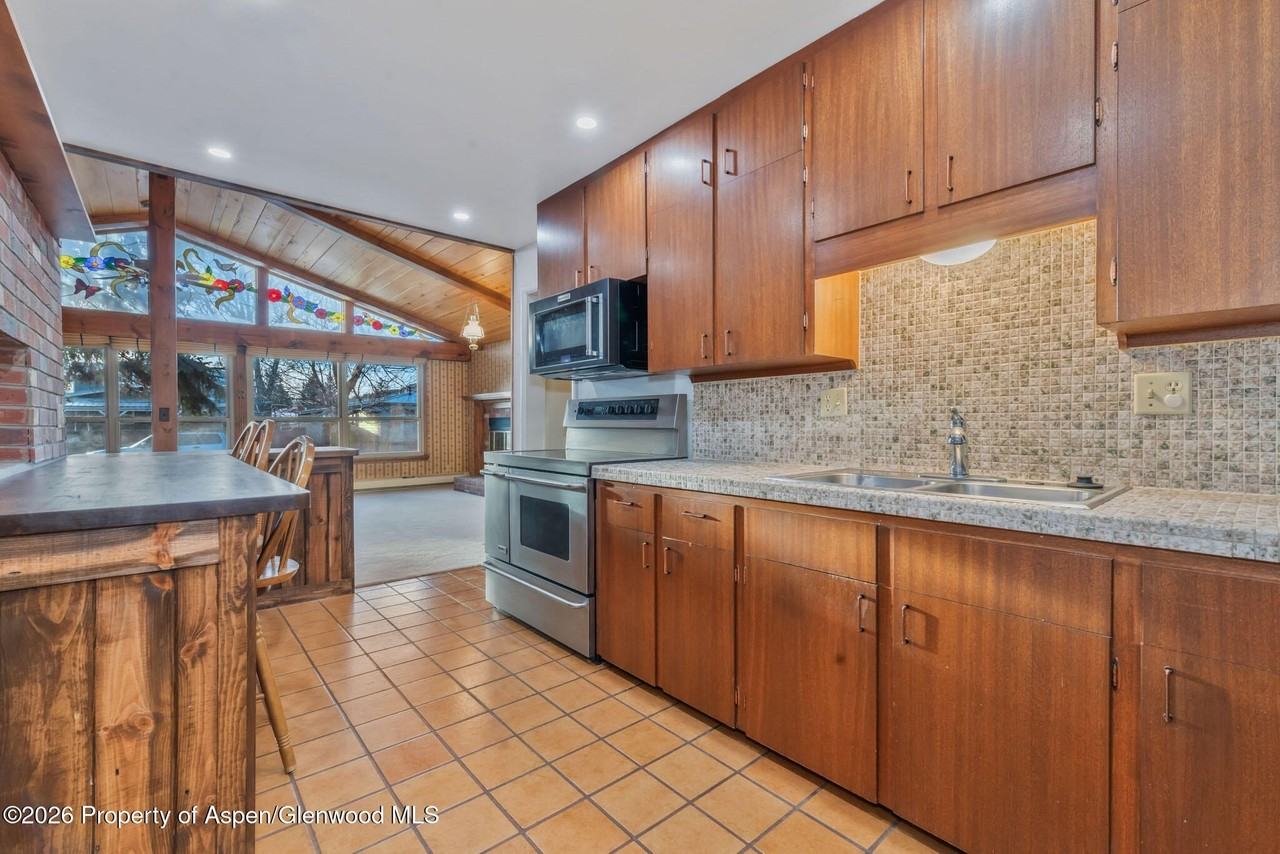 805 Rose St - Photo 5 of 36