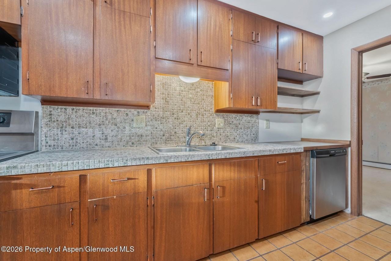 805 Rose St - Photo 6 of 36