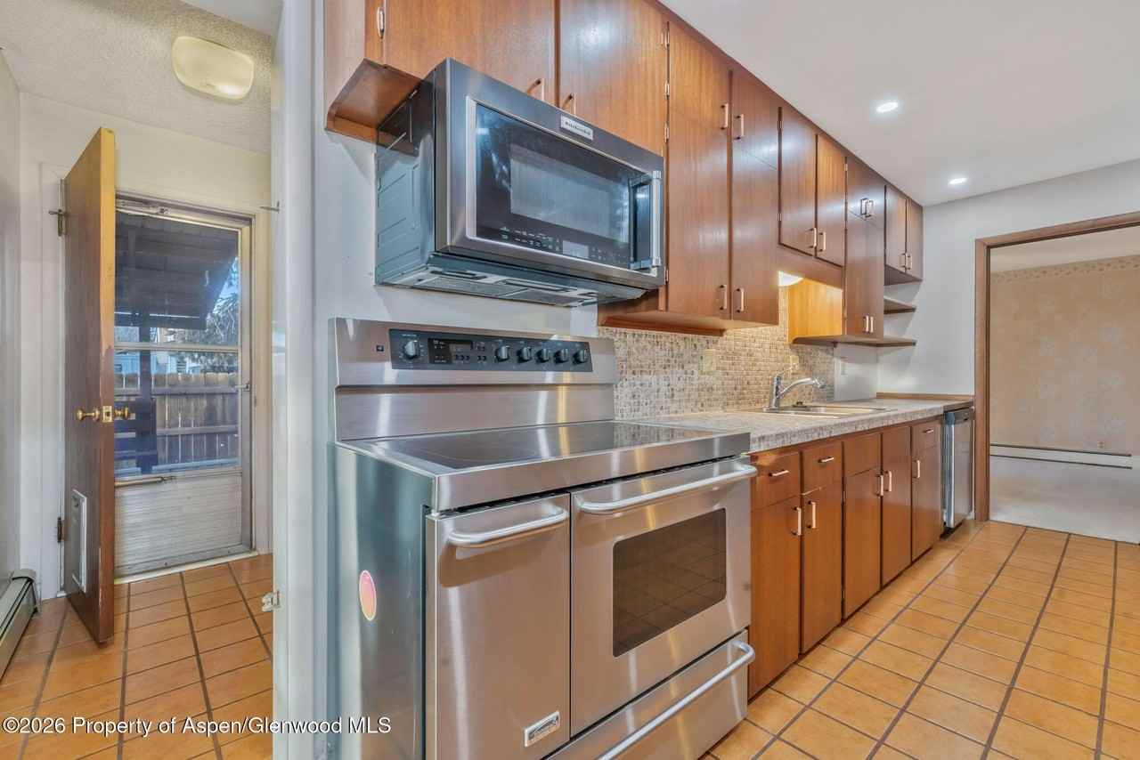805 Rose St - Photo 7 of 36